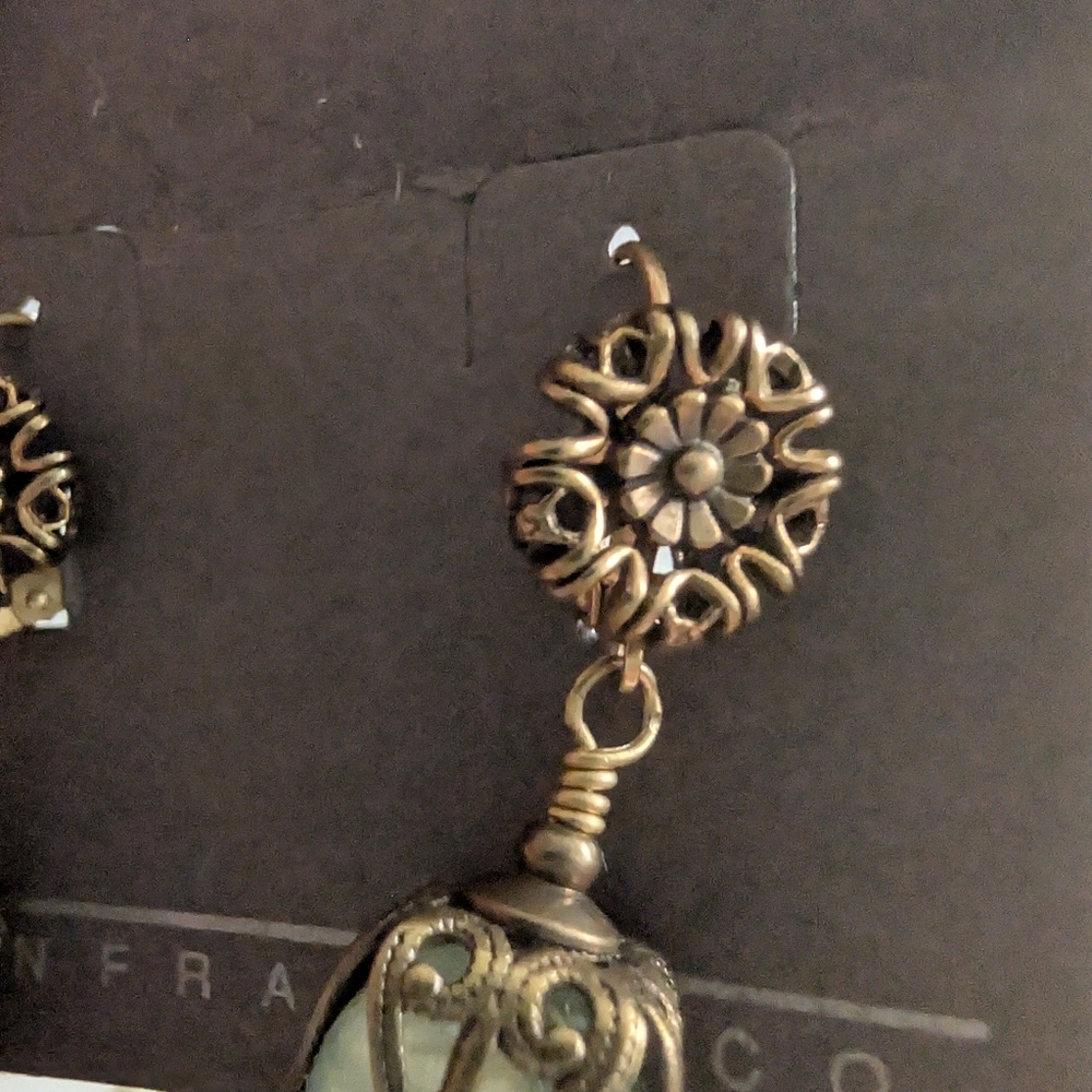 Jan Michaels of San Francisco Artisan Earring Green Glasss Stone & Brass - Picture 4 of 7
